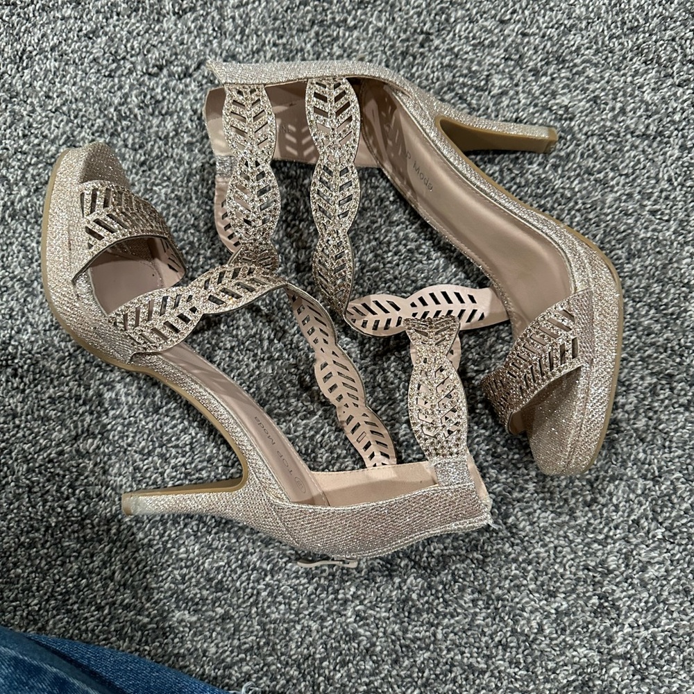 TOP Moda Women's Glittery Heels